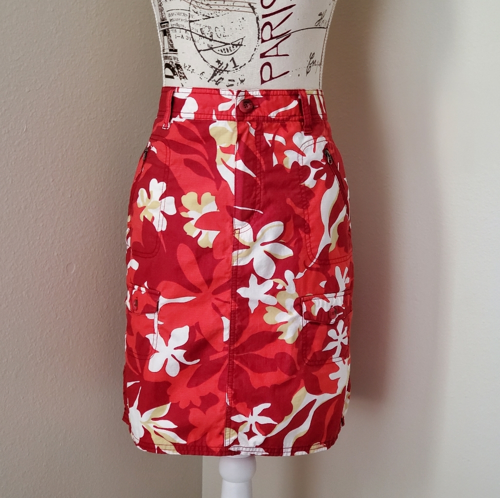 Columbia Sportswear Skirt Sz 8/fits more like a 6 however . See measurements